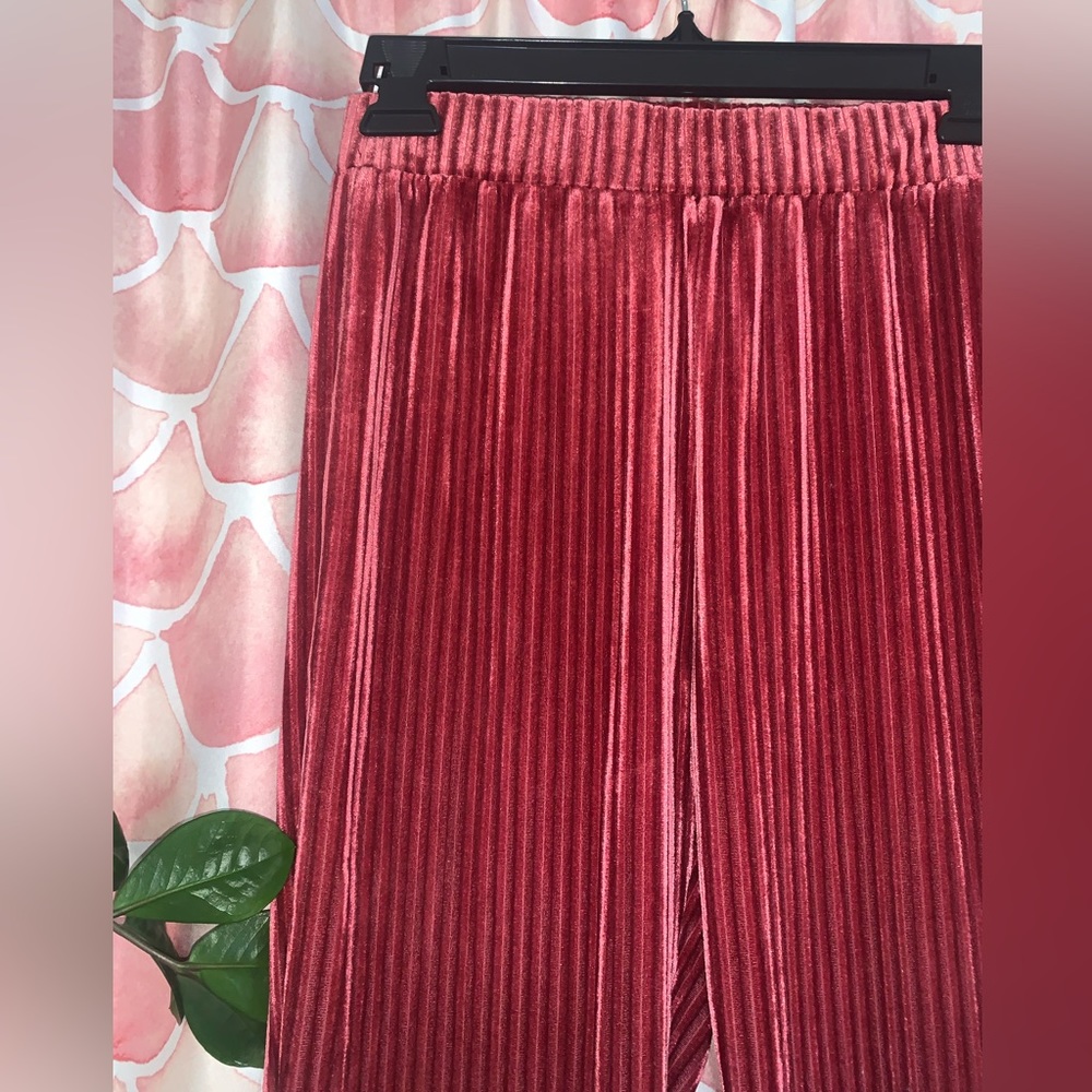 SHEIN pink pleated tight fit flare pants - Picture 2 of 5